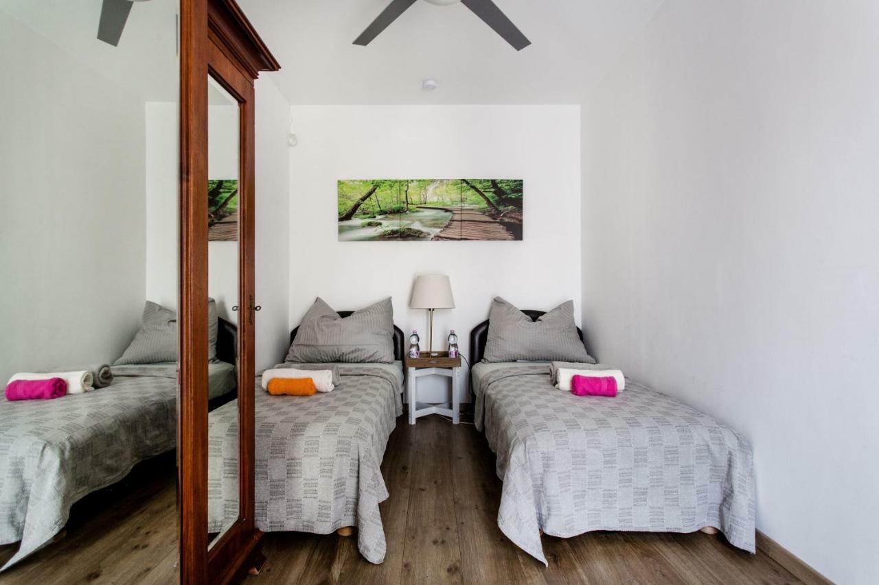 Terrace Apartment Sky Lounge บูดาเปสต์ ภายนอก รูปภาพ